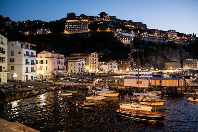 Visite à pied de Sorrente &quot;by night&quot; et dégustation de Limoncello