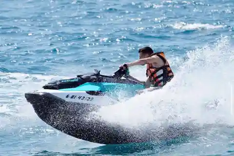 Barcelona: Lej en jetski og sus gennem havet