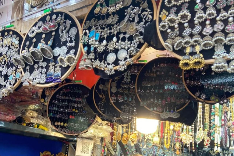 Delhi: Custom Shopping Tour With Car, Guide & Tuk-Tuk Ride Exclusive Wedding Shopping Tour with Expert Female Guide