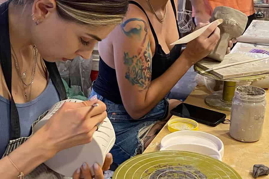 Athen: Gestalte einen Keramikbecher in einer Töpferwerkstatt. Foto: GetYourGuide