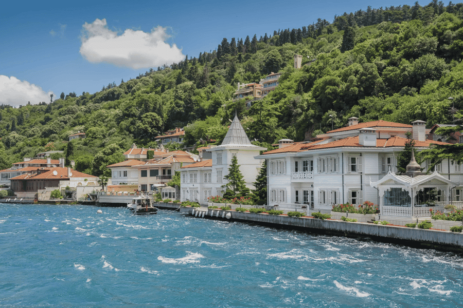 Istanbul: Prinzeninsel (Büyükada) & Inseltour mit dem Elektroauto. Foto: GetYourGuide Istanbul: Prinzeninsel (Büyükada) & Inseltour mit dem Elektroauto. Foto: GetYourGuide