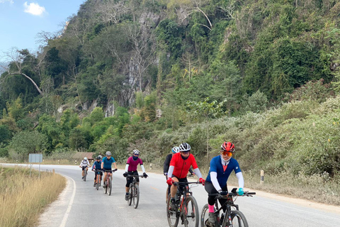 Luang Prabang: Half-Day Cycling & Pottery Experience