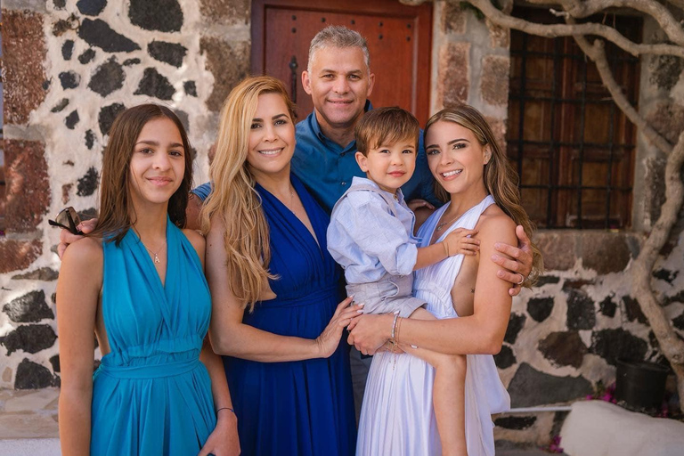 Santorini: Imerovigli Professional Photoshoot in Blue Dome