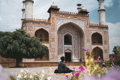 Da Delhi: Tour di 2 giorni ad Agra con visita all'alba del Taj MahalTour con alloggio a 4 stelle