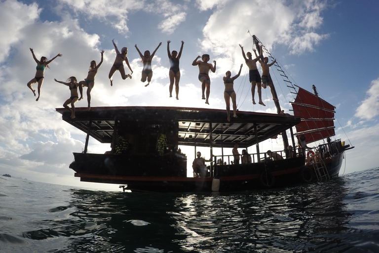 KRABI : Croisière privée avec plongée en apnée au coucher du soleil sur un bateau jonque (cocktail)