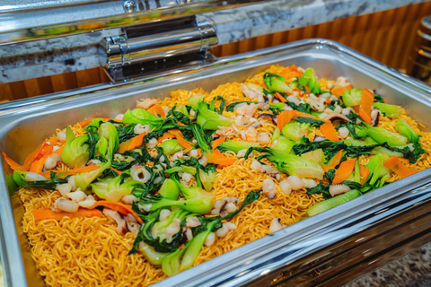 Halong Bay: Leona Dinner Cruise with Fireworks Show