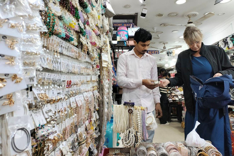 德里：女性导游陪同的旧德里豪华之旅与嘟嘟车体验德里：老德里奢华之旅（女导游陪同，嘟嘟车接送）