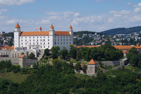 Wien: Prag und Bratislava Ganztagestour mit Guide