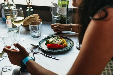 Paris: Gourmetmiddag Gourmetmiddagskryssning på floden Seine med levande musikVIP-utflykt med gourmetmiddag på Seine och levande musik