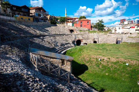 Découvrez Berat et le lac Belshi : Une journée d&#039;excursion pittoresque au départ de Tirana