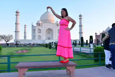 Same Day Taj Mahal Tour by Gatimaan Express with breakfast