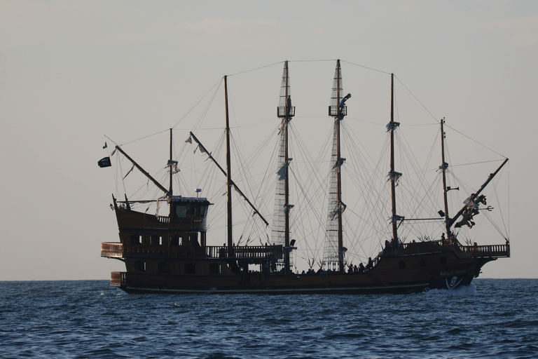 Batumi: Sunset Cruise with a Glass of Wine