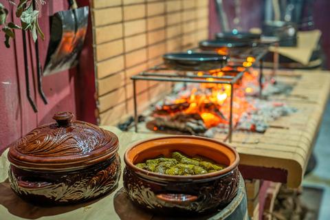 Creta: un&#039;esperienza enogastronomica unica in una gola creteseCreta: un&#039;esperienza enogastronomica unica all&#039;interno di una gola