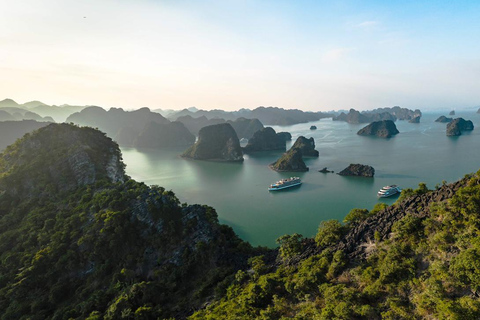 Hanoi: Crociera nella baia di Halong e Lan Ha con trasferimento in limousine