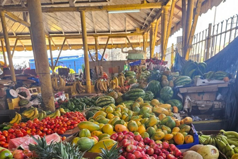 Kandy: Exotic Fruit Tasting & Tuk-Tuk Market Tour