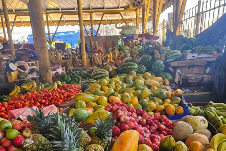 Kandy: Exotic Fruit Tasting & Tuk-Tuk Market Tour