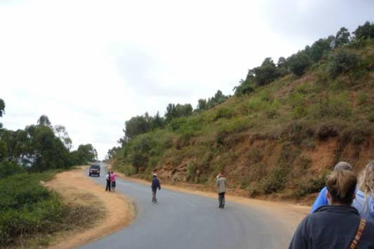 Nairobi: Kya Mwilu Gravity Hill Day Trip with Guide