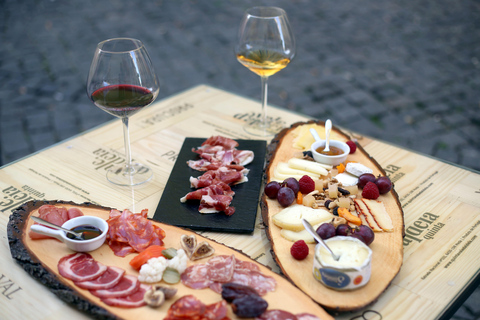 Lisboa: Tour gastronómico privado a pie por los barrios históricos