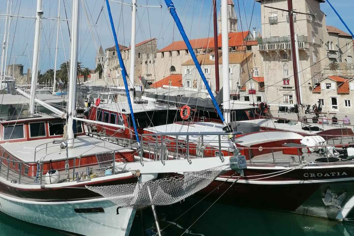 特罗吉尔:私人徒步游览精华景点