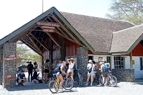 Encuentros Salvajes: Aventura en el Parque Nacional Hell's Gate