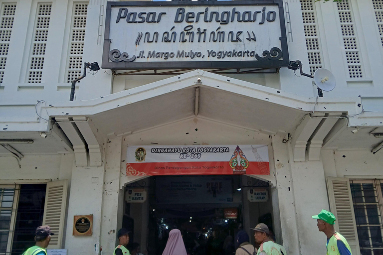 Yogyakarta: City Tour with Palace, Batik, and Keris