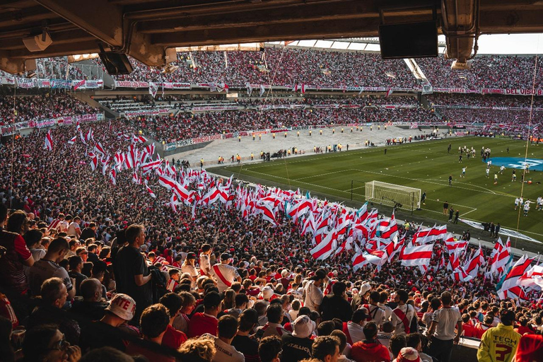 Buenos Aires : Assistez à un match de River Plate avec transport et locaux