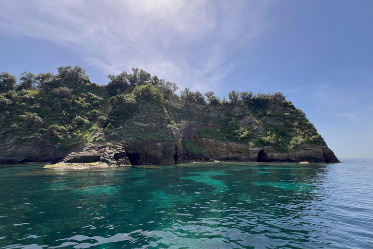 Procida : tour en bateau avec arrêts baignade et photos sous-marines