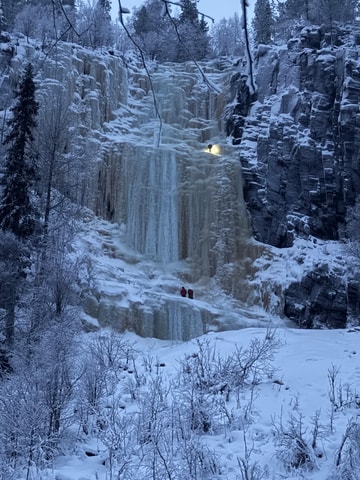Rovaniemi: Frozen Kuroama Waterfall Guided Tour with BBQ