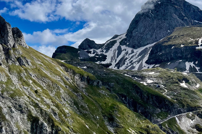 Bovec: parapendio biposto sulla valle dell&#039;IsonzoBovec: Parapendio biposto sulla Valle dell&#039;Isonzo