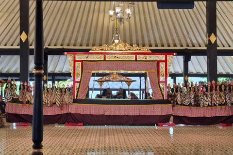 Yogyakarta: Sultan Palace and Water castle Guided Tour Water castle Guided Tour