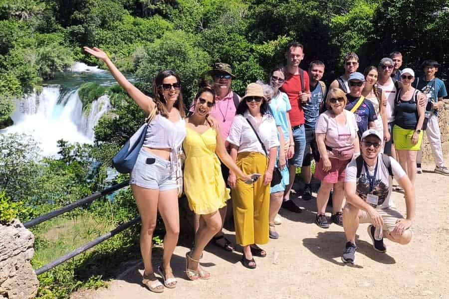Krka-Wasserfälle & Zeit in Skradin – Nachmittagstour mit Ticket. Foto: GetYourGuide Krka-Wasserfälle & Zeit in Skradin – Nachmittagstour mit Ticket. Foto: GetYourGuide