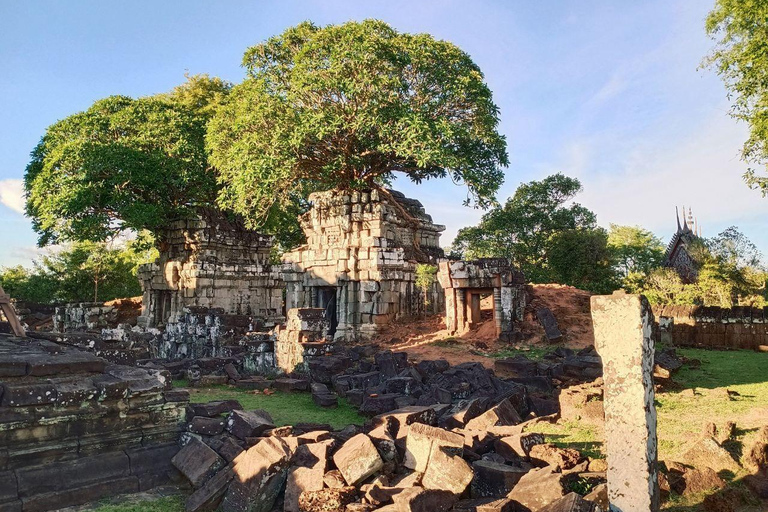 Siem Reap: Phnom Bok Mountain and Grand Circle Temples Tour