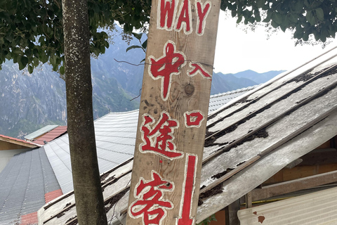 Tiger Leaping Gorge Trekking in the Canyon