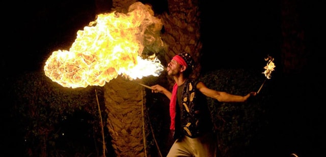 Marrakech: quad, kamelenrit en diner met vuurshow in de Agafay-woestijn