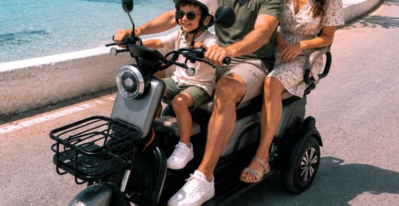 Djerba in Electric Mode: 3 Wheels, 3 Adventurers, Ready to Explore the Island?