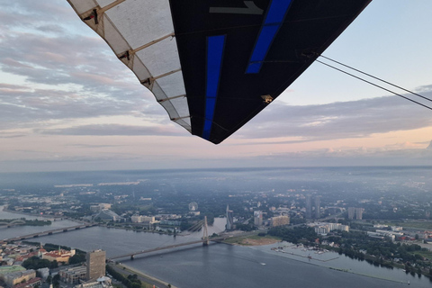 Riga: Hang-Glider 10-Minute Flight Over the City