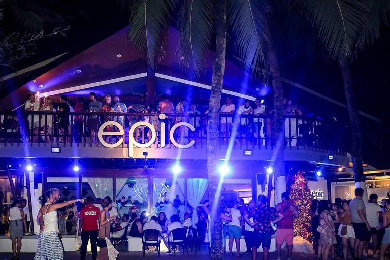 Epicka impreza na jachcie Boracay od SundancerEpicka impreza na jachcie w Boracay z Sundancer