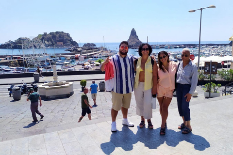 Aci Trezza passeio de barco Costa Cyclop, cultura, nadar em cavernas, gastronômico