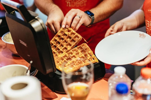 Bruxelas: Workshop de fabrico de waffles belgas com prova de cerveja