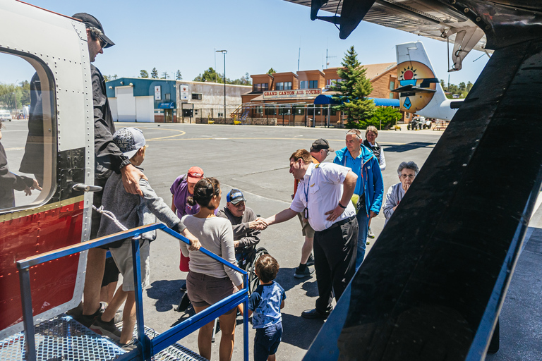 Grand Canyon Village: Wycieczka samolotem po południowej krawędzi Wielkiego KanionuLot samolotem nad Wielkim Kanionem i wycieczka Hummerem