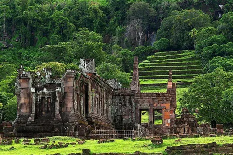 Vientiane: tour privado de 2 días a Wat Phu y la meseta de Bolaven