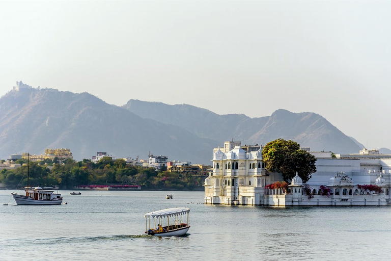 Udaipur: 2-Day Private Tour with Guide in AC Car