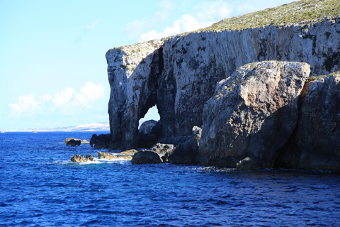 Malta: 9 Bays Cruise with Traditional Ftira and Transport