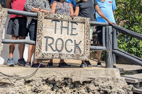 JASKINIA SALAAM: Pływanie z żółwiami i kolacja w restauracji The RockWycieczka obejmuje Odbiór z hotelu i transport powrotny