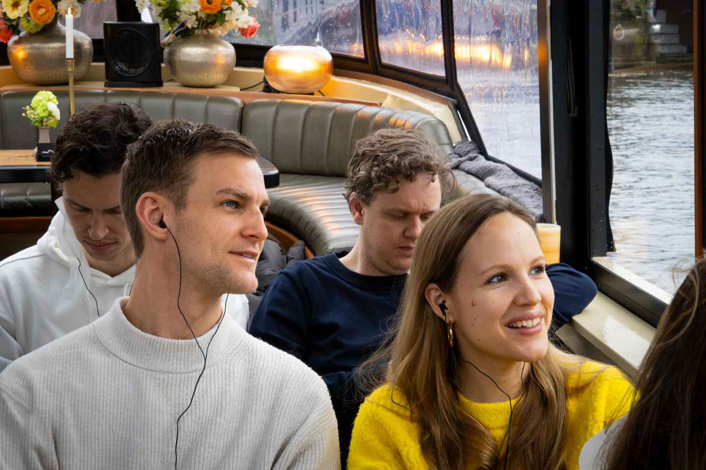 Amsterdam: Luxury Canal Cruise with Historic VR Experience