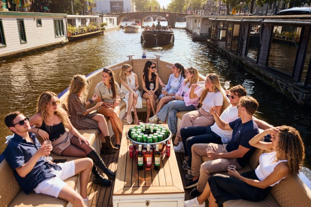 Visit Amsterdam Canal Booze Cruise with Unlimited Drinks Option in Ámsterdam