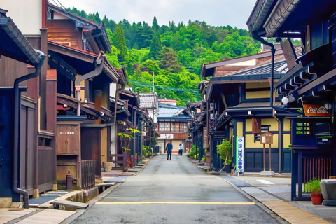 Depuis Osaka/Kyoto : Excursion d&#039;une journée à Shirakawa-go, TakaYama et Kanazawa