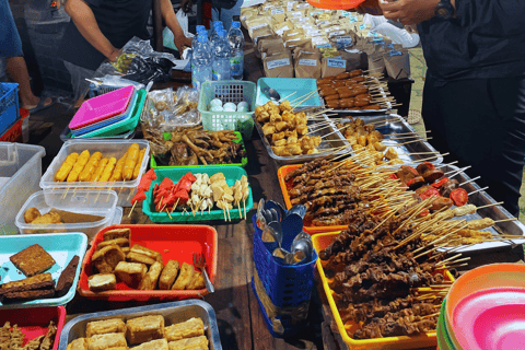 Yogyakarta: Tour serale a piedi e street foodYogyakarta: Tour a piedi notturno