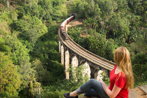 Explorez le charme d&#039;Ella : transfert en tuk tuk au Nine Arch Bridge