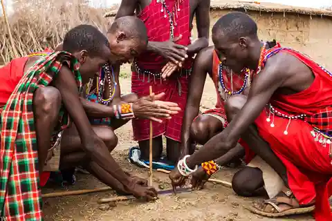 Visita à vila Maasai e fontes termais de chemka com almoço quente